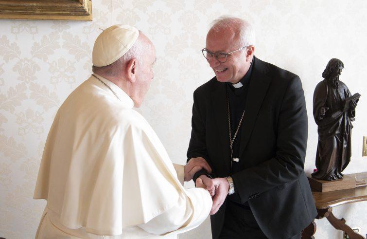 Papa Francesco e mons. Giuseppe Baturi